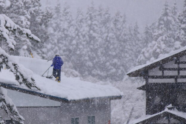 屋根の融雪で雪下ろしの負担を軽減しよう