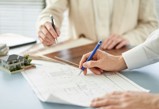 設計をする人のイメージ写真