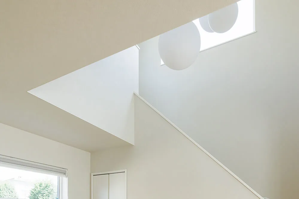 「開放感を生み出すリビング階段のある暮らし」